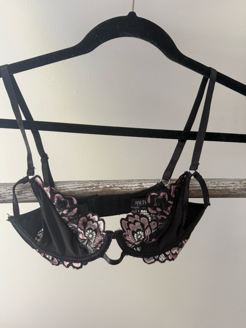 Hauty 2 piece set XS NWOT Black Lace Underwire Bra with Pink Floral Embroidery